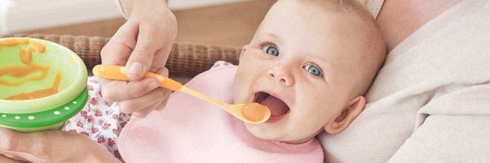 [Translate to czech:] learning to eat and drink