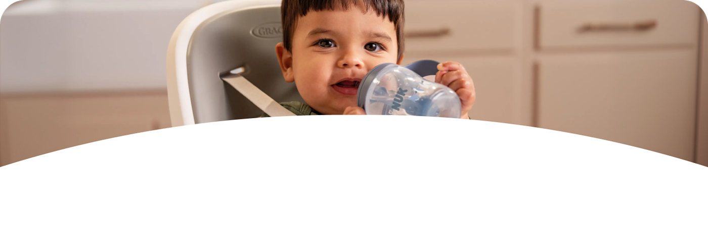 [Translate to Czech (Reborn):] Baby with Learner Bottle Straw