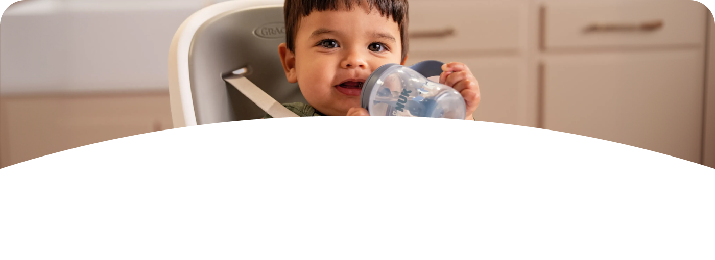 [Translate to Czech (Reborn):] Baby with Learner Bottle Straw