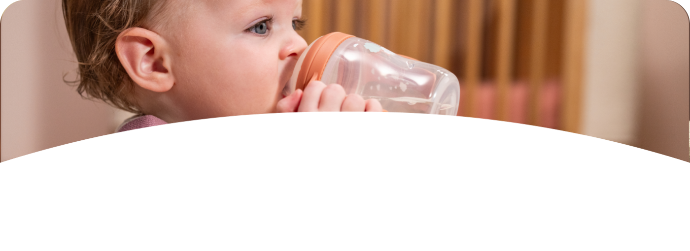 [Translate to Czech (Reborn) nuk.cz:] Baby with Learner Bottle