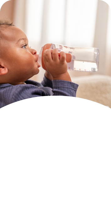 [Translate to Czech (Reborn) nuk.cz:] Baby with Learner bottle