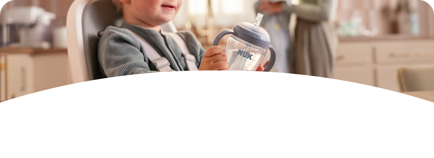 [Translate to Czech (Reborn) nuk.cz:] Baby with Learner Bottle Straw