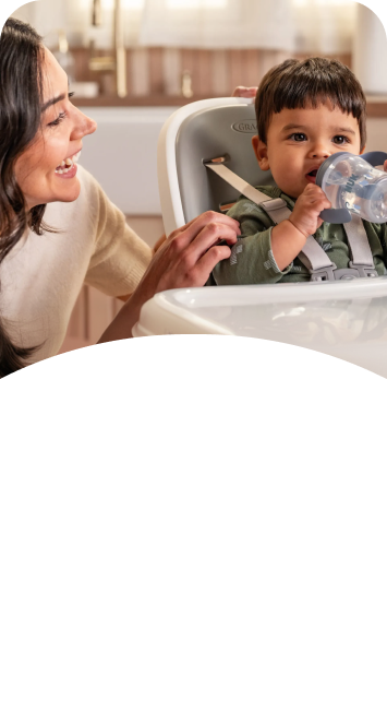 [Translate to Czech (Reborn) nuk.cz:] Mother and Baby with Learner bottle