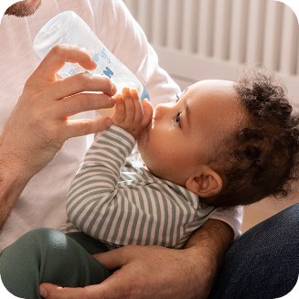[Translate to Czech (Reborn) nuk.cz:] Father and Baby with Baby bottle