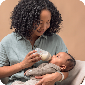 [Translate to Czech (Reborn) nuk.cz:] Mother with Baby and Baby bottle