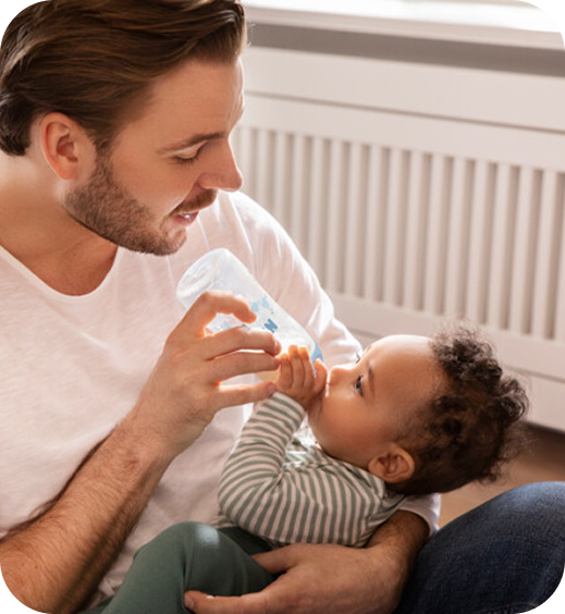 [Translate to Czech (Reborn) nuk.cz:] Father with Baby and Baby bottle