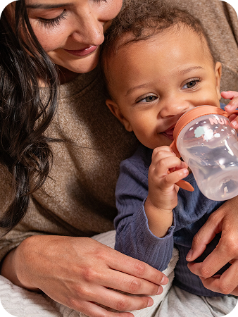 [Translate to Czech (Reborn):] Mother with baby and Learner bottle
