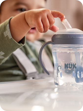 [Translate to Czech (Reborn) nuk.cz:] Baby with Learner Straw